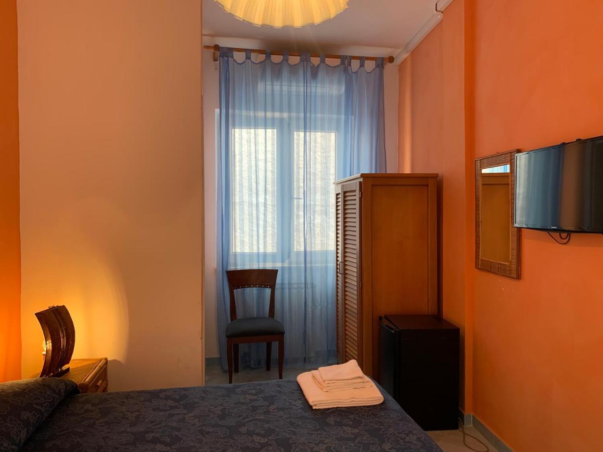 פונזה Hotel Ortensia מראה חיצוני תמונה